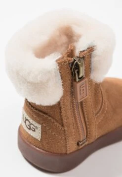 Ugg Jorie - Korte Laarzen - Chestnut -Kinder Kleding Winkel 0dad96f59f2847c4ba04880dec246b1b