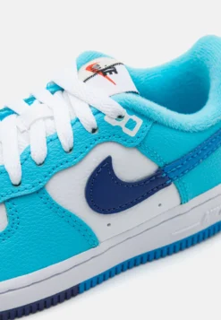 Nike Sportswear Force 1 Lv8 2 Unisex - Sneakers Laag - White/Light Photo Blue/Deep Royal Blue/Baltic Blue -Kinder Kleding Winkel 17c6ef937858443694af0946ae045373 scaled