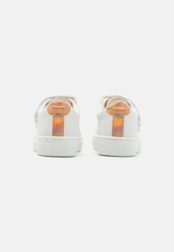 Friboo Sneakers Laag - White -Kinder Kleding Winkel 466da5095c754cd1bbc0fd2758a4d3ce scaled