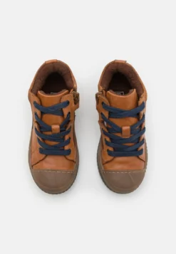 Friboo Sneakers Laag - Cognac -Kinder Kleding Winkel 4973ed016cc44008a1b674c32feb947f scaled