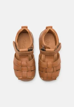 Froddo Carte Unisex - Sandalen - Brown 9 Froddo Carte Unisex - Sandalen - Brown -Kinder Kleding Winkel 52339e803b8742c19b4089c00a575c87 scaled