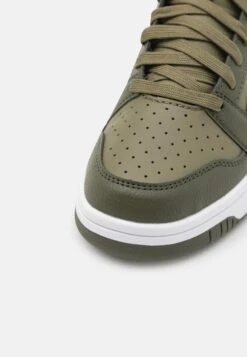 Puma Rebound V6 Mid Jr Unisex - Sneakers Hoog - Alpine Snow/Sand Dune/White -Kinder Kleding Winkel 528e5c04958f4e70b22556e7f91c81a2 scaled