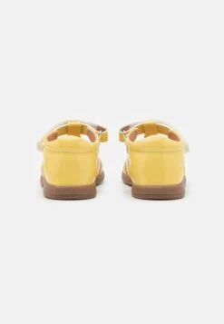 Friboo Sandalen - Yellow -Kinder Kleding Winkel 596169cf2152431f9fa2ff57c6bceefc scaled