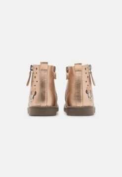 Friboo Disney Minnie Mouse - Korte Laarzen - Rose Gold 8 Friboo Disney Minnie Mouse - Korte Laarzen - Rose Gold -Kinder Kleding Winkel 6e9637723f5b455f89315fb5dd4d6160 scaled