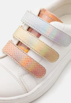 Friboo Sneakers Laag - White -Kinder Kleding Winkel 8906b84af3444d5191ac4f4587e46912 scaled