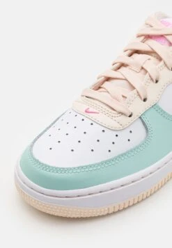 Nike Sportswear Air Force 1 Unisex - Sneakers Laag - Jade Ice/Guava Ice/White/Pink Spell -Kinder Kleding Winkel a781ed2465bc4742abc702ff996a35c4 scaled