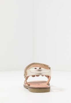 Friboo Leather - Sandalen - Gold 10 Friboo Leather - Sandalen - Gold -Kinder Kleding Winkel d77d46a2a62f4e3693124bbdd22f6968