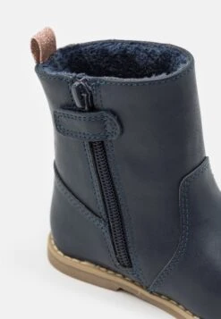 Friboo Korte Laarzen - Dark Blue -Kinder Kleding Winkel d86c9af5d3dc4f1fa9e0922c03a9e147 scaled